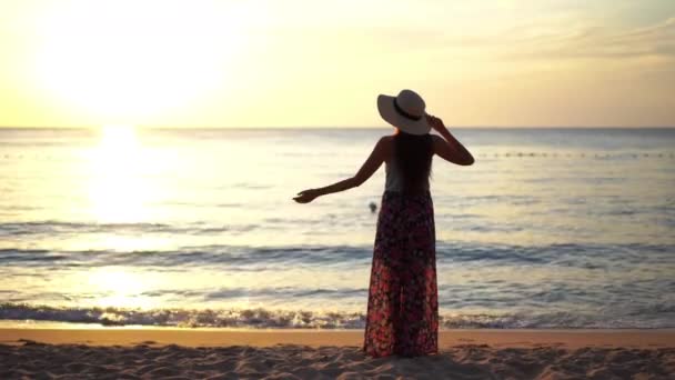 Filmati Bella Donna Asiatica Riva Mare Durante Vacanze Estive — Video Stock