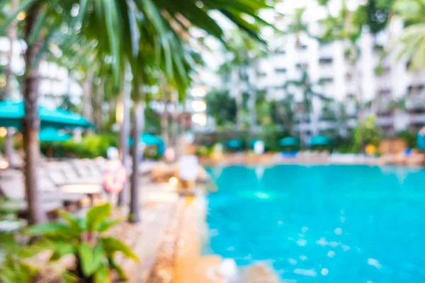 Flou abstrait piscine extérieure dans la station hôtelière — Photo