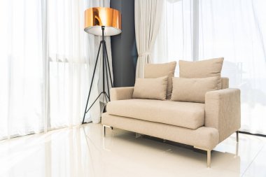 Kanepe sandalyede rahat yastık