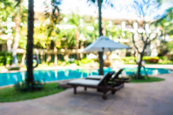 Абстрактне розмиття відкритого басейну в готельному курорті — стокове фото