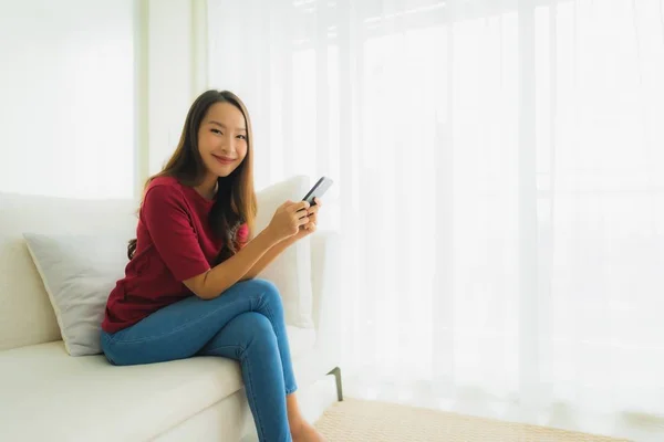 Portrait beautiful young asian women using mobile or smart phone — Stock Photo, Image