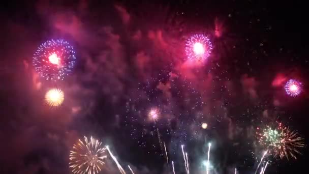 Close Footage Fireworks Exploding Night Sky — Stock Video