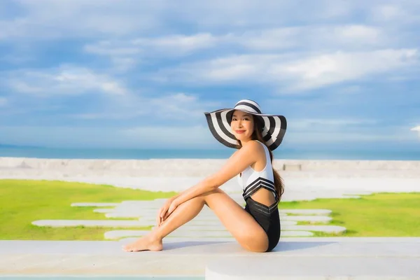 Portrait beautiful young asian women happy smile relax around sw — Stock Photo, Image