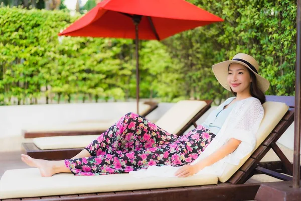 Ritratto belle giovani donne asiatiche felice sorriso rilassarsi in giro sw — Foto Stock