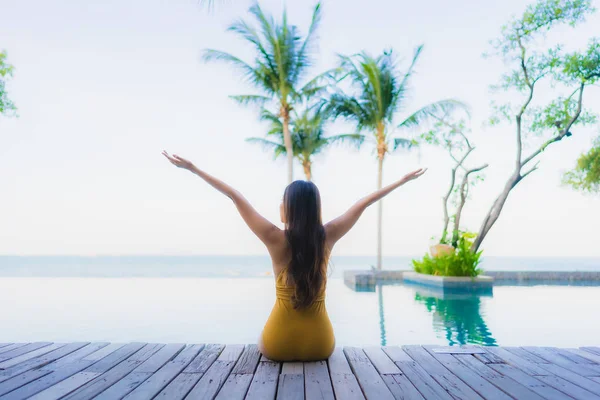 Portrait beautiful young asian women happy smile relax around ou — Stock Photo, Image