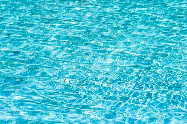 Absztrakt és felszíni medence víz tükröződik napfény backgroun — Stock Fotó