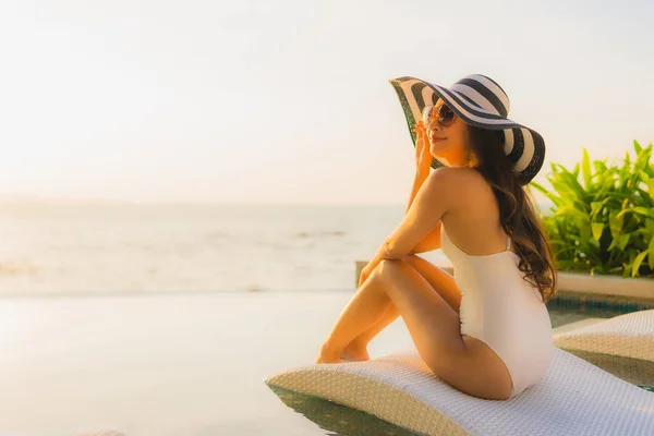 Portrait beautiful young asian women happy smile relax around ou — Stock Photo, Image