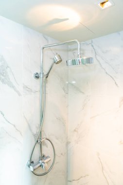 Banyonun içi su yüzeyi dekorasyonu.