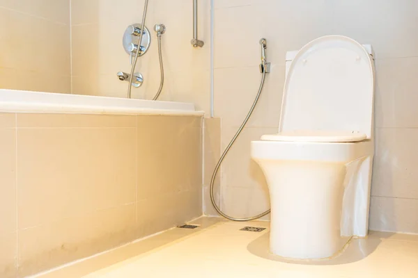 Witte WC kom stoel decoratie interieur — Stockfoto