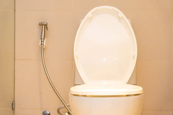 Bol de toilette blanc décoration de siège intérieur — Photo