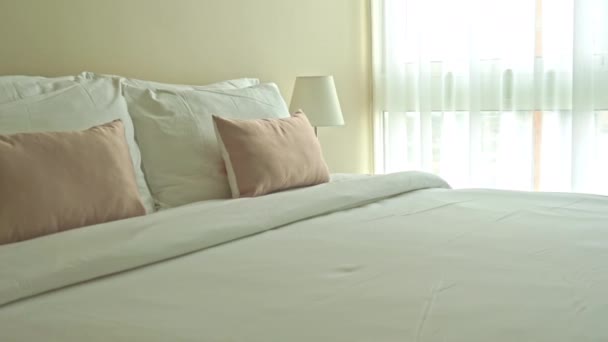 Кадри Розкішної Меблевої Спальні Готелі — стокове відео