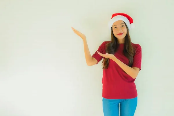 Portrait belle jeune asiatique femmes portant santa chapeau pour célébrité — Photo