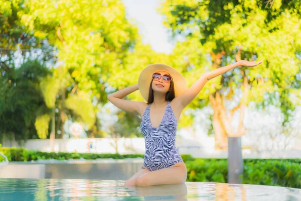 Beautiful young asian women happy smile relax around outdoor swi — ストック写真