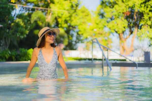 Beautiful young asian women happy smile relax around outdoor swi — Stock Photo, Image