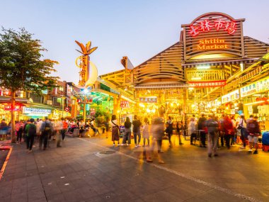 Taipei, Tayvan - 1 Aralık 2018: Po Shilin gece pazarı olduğunu