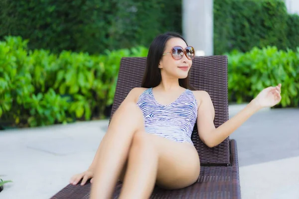 Beautiful young asian women happy smile relax around outdoor swi — Stock Photo, Image