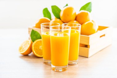 Taze portakal suyu içecek şişe cam için