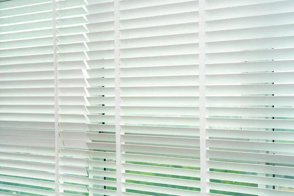 Жалюзи тени украшения интерьера окна — стоковое фото