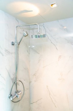 Banyonun içi su yüzeyi dekorasyonu.