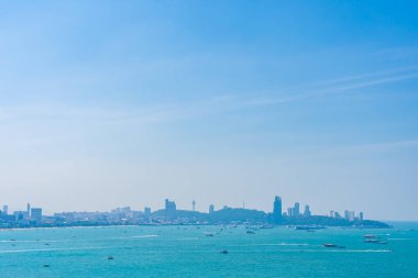 P 'deki güzel açık hava manzarası ve deniz manzarası.