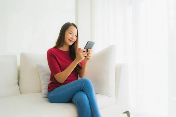 Portrait beautiful young asian women using mobile or smart phone — Stock Photo, Image