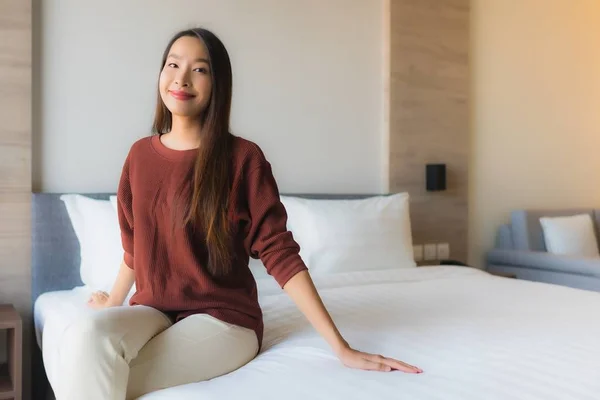 Portrait beautiful young asian women happy smile relax on bed — 스톡 사진