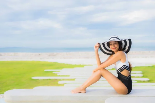 Portrait beautiful young asian women happy smile relax around sw — Stock Photo, Image