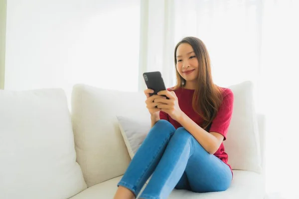 Portrait beautiful young asian women using mobile or smart phone — Stock Photo, Image