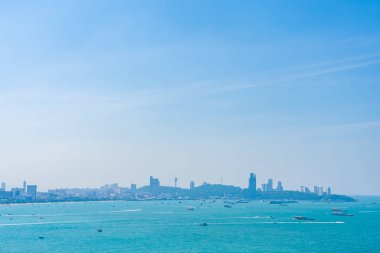 P 'deki güzel açık hava manzarası ve deniz manzarası.