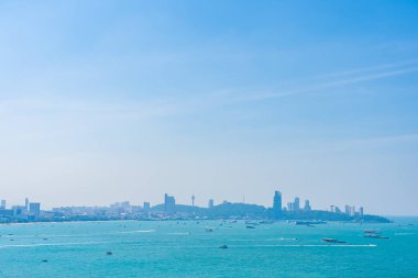 P 'deki güzel açık hava manzarası ve deniz manzarası.
