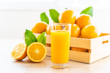 Taze portakal suyu içecek şişe cam için