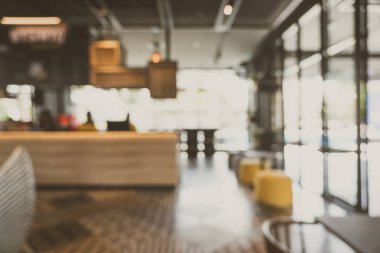 Otel 'deki soyut bulanık kahve dükkanı ve açık büfe restoranı