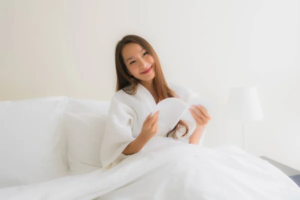 Portrait beautiful young asian women read book on bed — ストック写真