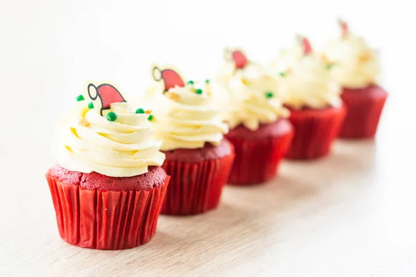 Süßes Dessert mit Cupcake rotem Samt — Stockfoto