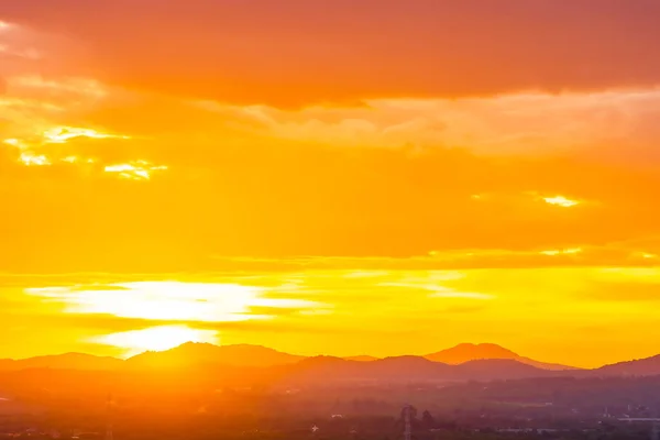 Beautiful landscape with sunrise or sunset over mountain — Stock Photo, Image