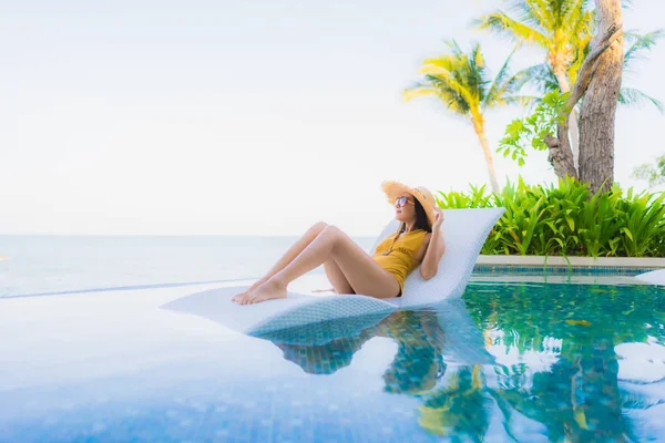 Portrait beautiful young asian women happy smile relax around ou — Stock Photo, Image