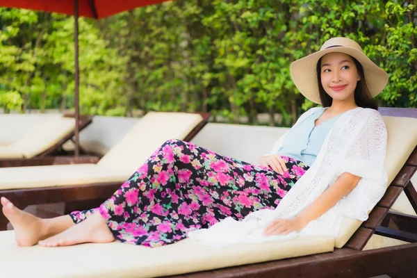 Portrait beautiful young asian women happy smile relax around sw — Stock Photo, Image