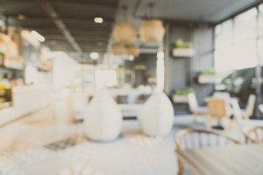 Otel 'deki soyut bulanık kahve dükkanı ve açık büfe restoranı