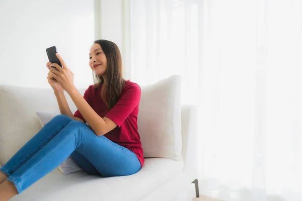 Portrait beautiful young asian women using mobile or smart phone — Stock Photo, Image