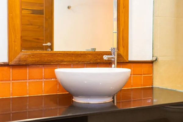 Water facuet and white sink decoration interior — Stock Photo, Image