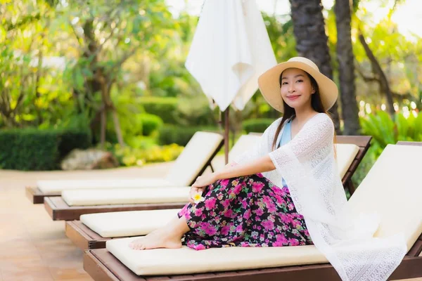 Portrait beautiful young asian women happy smile relax around sw — Stock Photo, Image