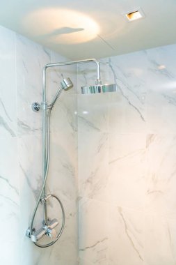 Banyonun içi su yüzeyi dekorasyonu.