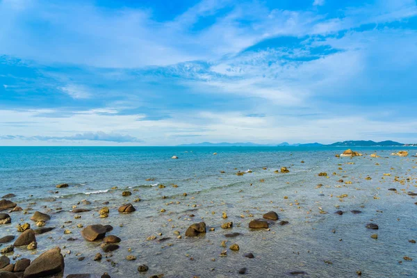 Samui Adası etrafında güzel açık tropikal plaj deniz ile Co