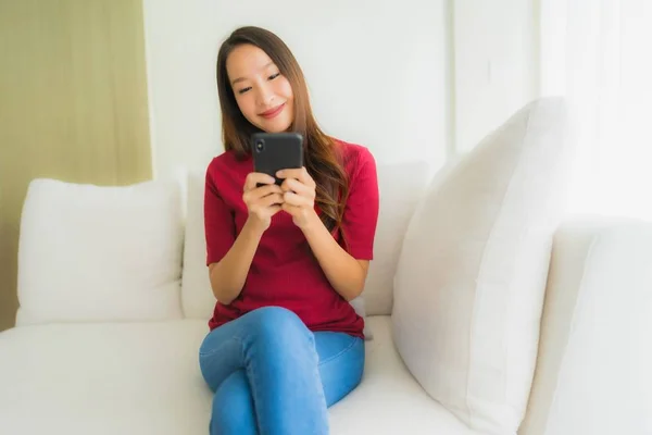 Portrait beautiful young asian women using mobile or smart phone — Stock Photo, Image