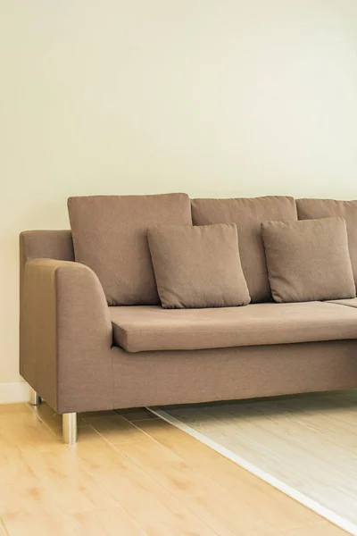 Kissen auf Sofa-Dekoration im Wohnzimmer — Stockfoto