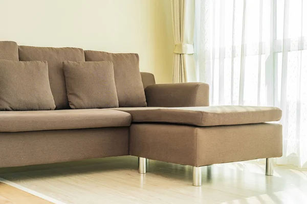 Tyyny sohvalla sisustus sisätilojen olohuone — kuvapankkivalokuva