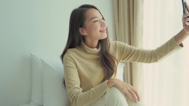 Footage Beautiful Asian Woman Using Smartphone Home — Stock Video