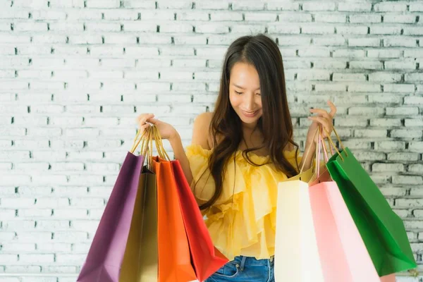 Portrait young asian woman holding colorful shopping bag — 스톡 사진