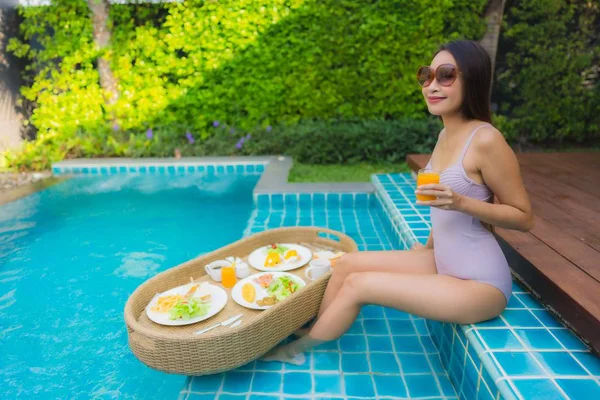 Portrait young asian woman happy smile enjoy with floating break — Stock Photo, Image