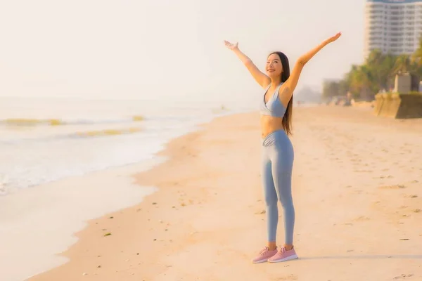 Portrait sport jeune asiatique femme préparer exercice ou courir sur la — Photo